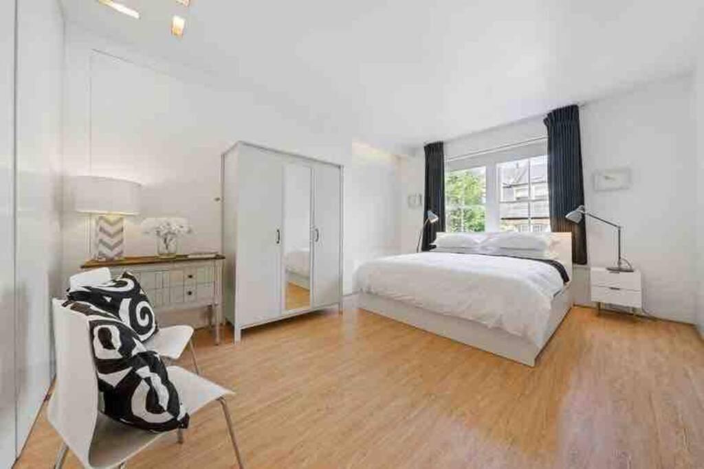 Luxury Apartment In Belsize Park Лондон Екстериор снимка
