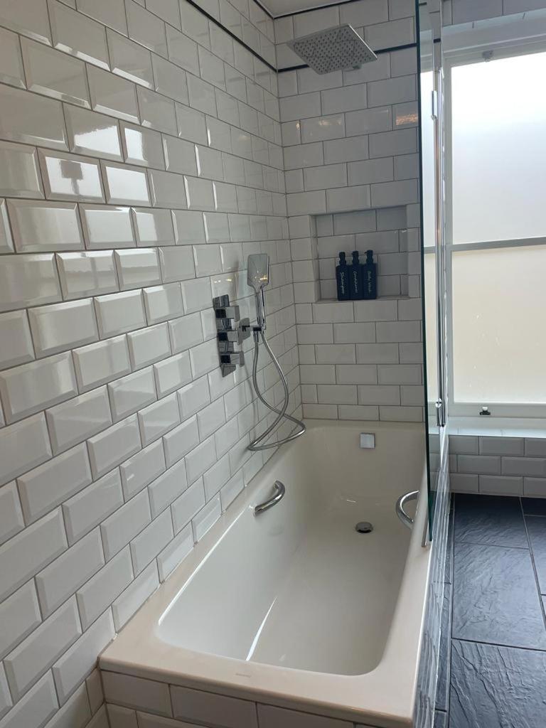 Luxury Apartment In Belsize Park Лондон Екстериор снимка