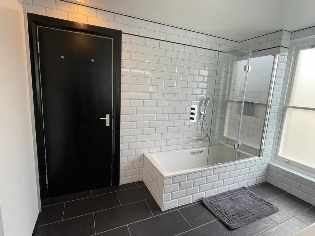 Luxury Apartment In Belsize Park Лондон Екстериор снимка