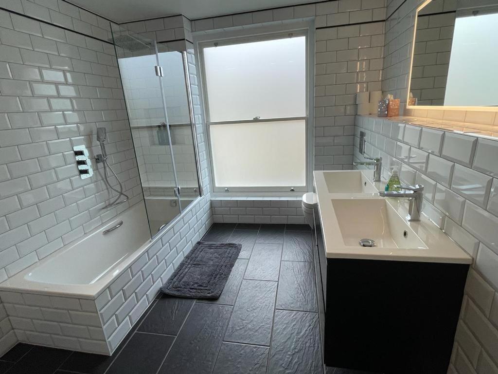 Luxury Apartment In Belsize Park Лондон Екстериор снимка